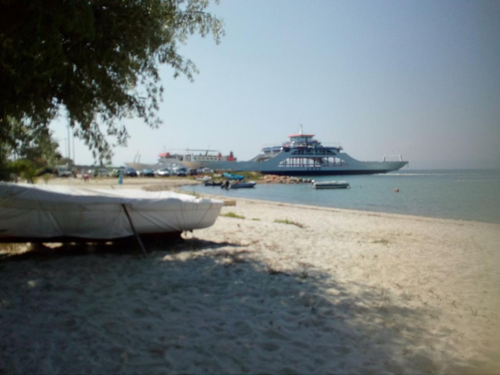 Arleta'S Sunny Guesthouse Принос Екстериор снимка