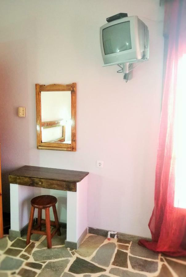 Arleta'S Sunny Guesthouse Принос Екстериор снимка